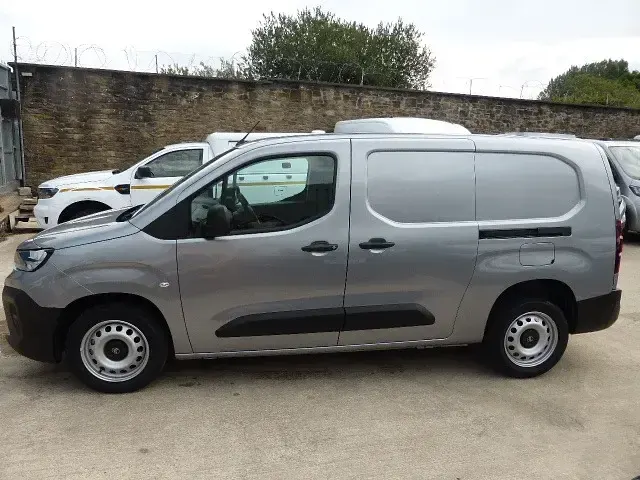New Citroën Berlingo 100 HP (73 kW) 2026 Cumulus grey MPV