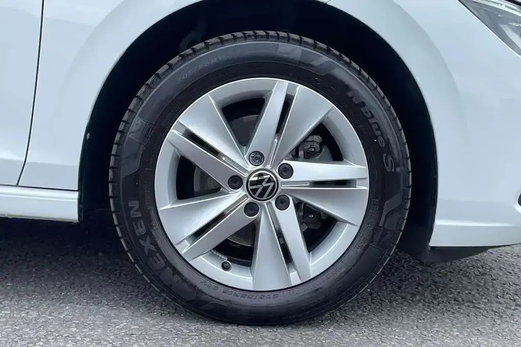 Used VW Golf VIII Life 110 HP (80 kW) 2022 White Hatchback