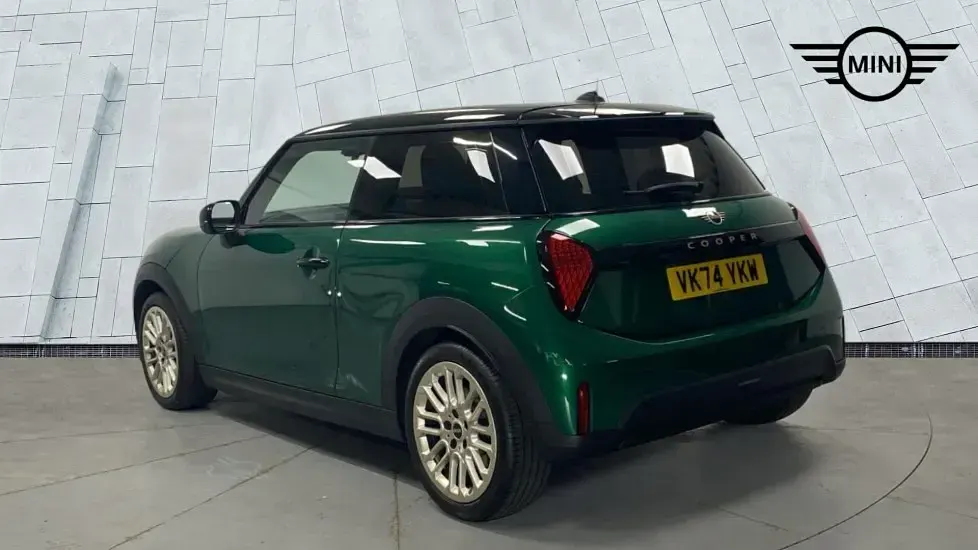 Used Mini Cooper Hatch 154 HP (113 kW) 2024 Green Hatchback