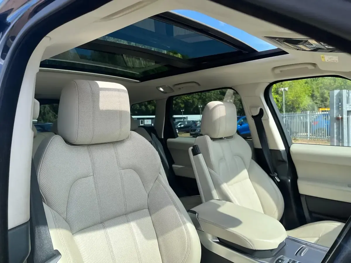 Second-hand Land Rover Range Rover Sport HSE 306 CP (225 kW) 2017 Negru SUV