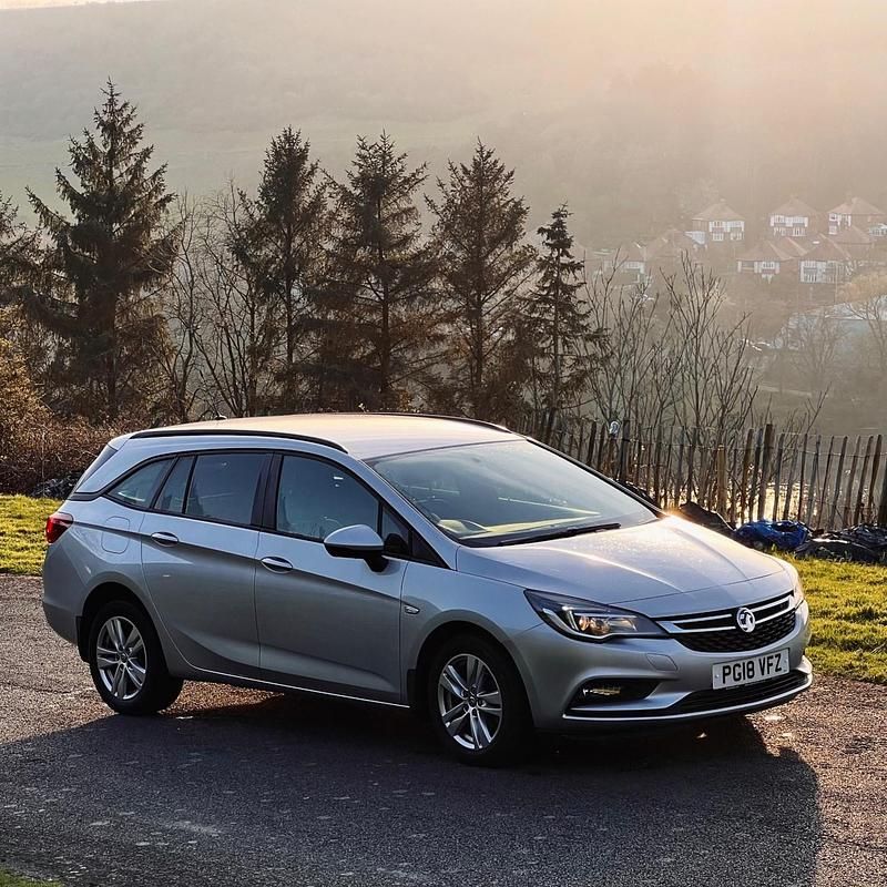 Używany Vauxhall Astra 110 KM (80 kW) 2024 Srebrny