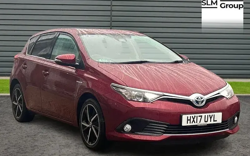 Usado Toyota Auris Hybrid Design 136 HP (100 kW) 2017 Citadino