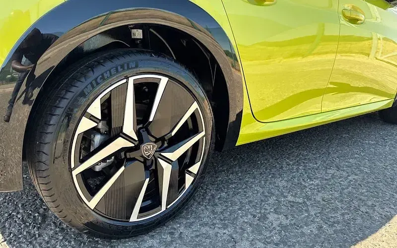 New Peugeot e-208 GT 114 kW (156 HP) 2026 Yellow Hatchback