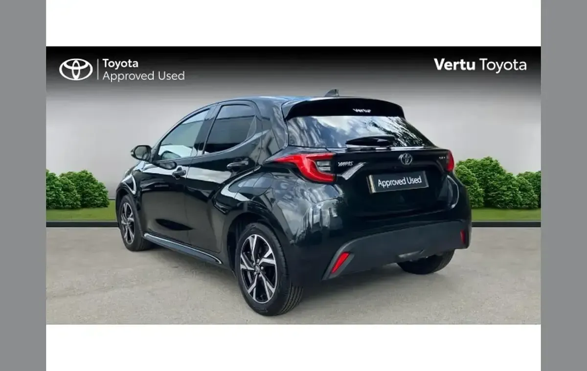 Used Toyota Yaris Design 113 HP (83 kW) 2024 Black Hatchback