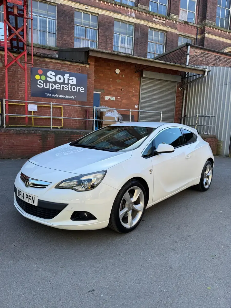 Second-hand Vauxhall Astra GTC SRi 200 CP (147 kW) 2014 Alb Hatchback