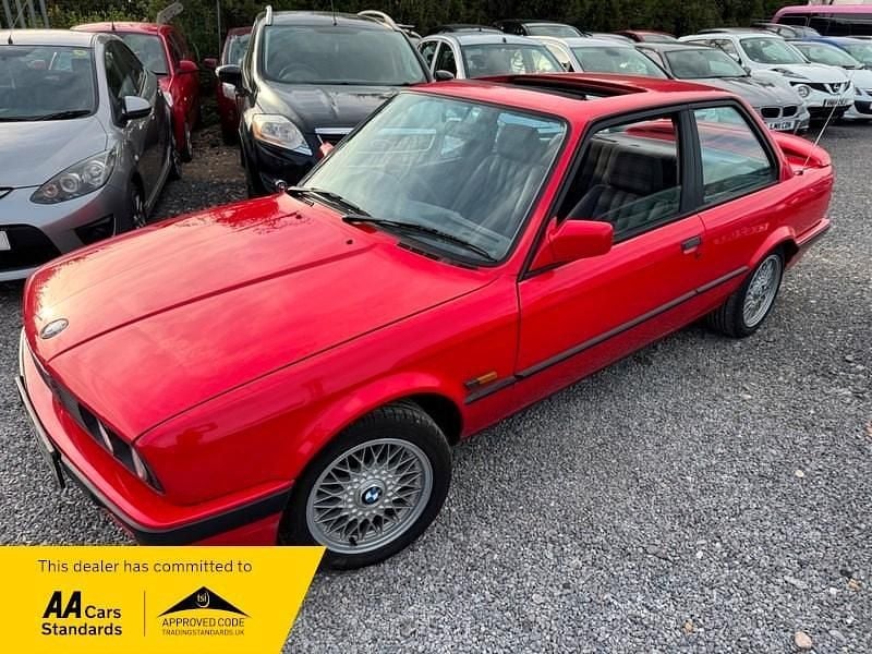 Begagnad BMW 318 M Sport 1990 Röd