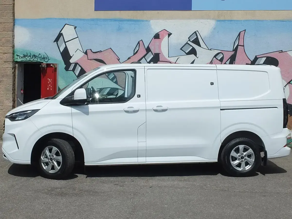 Used Ford Transit Custom Limited 136 HP (100 kW) 2024 White Van