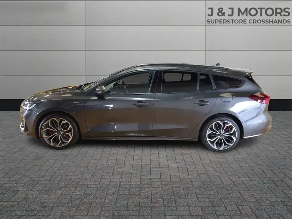 Used Ford Focus ST-Line 125 HP (91 kW) 2022 Grey Estate