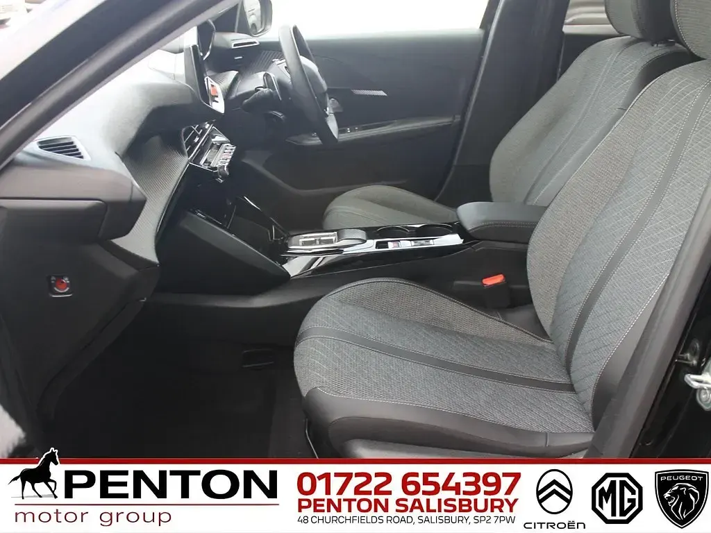Used Peugeot 208 Allure 110 HP (80 kW) 2024 Black Hatchback