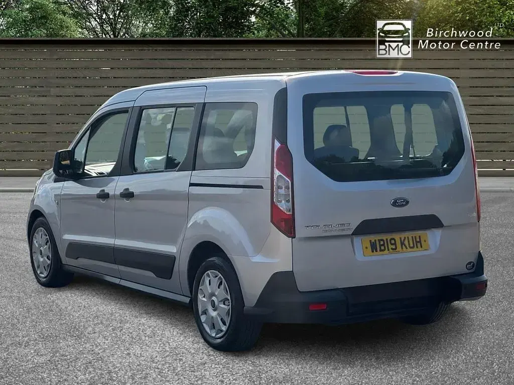 Used Ford Grand Tourneo Connect Zetec 100 HP (73 kW) 2019 Silver MPV