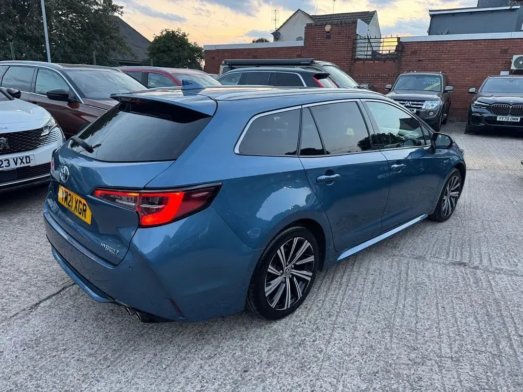 Used Toyota Corolla Design 184 HP (135 kW) 2021 Blue Estate