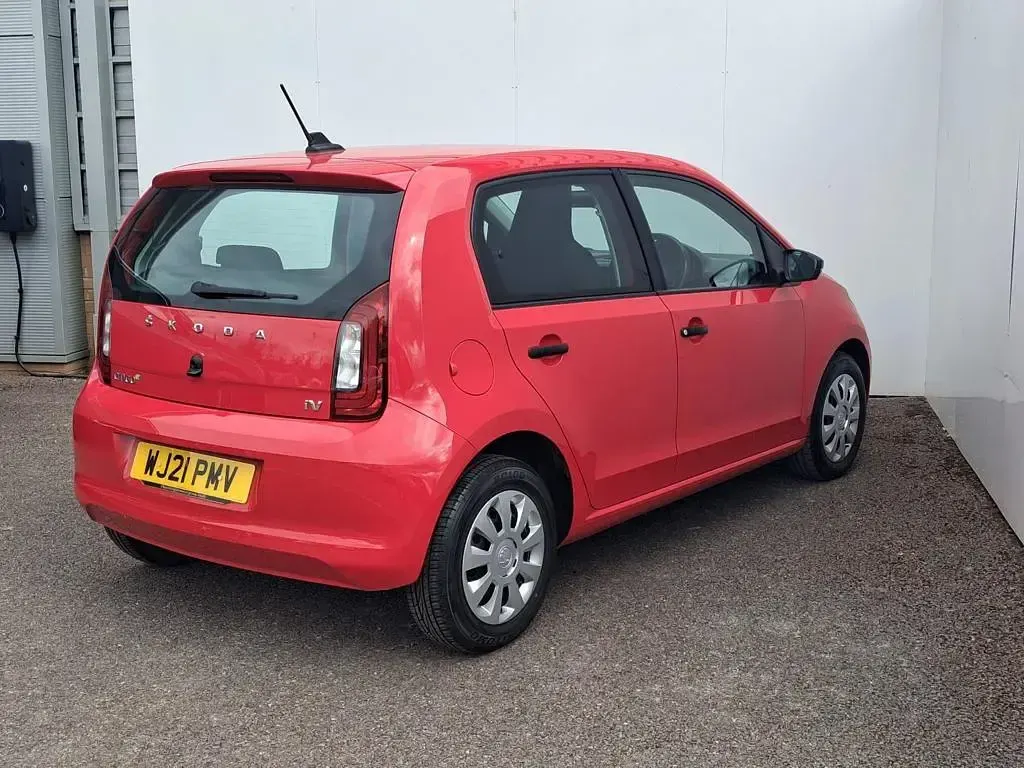 Used Skoda Citigo-e IV SE 61 kW (83 HP) 2021 Red Hatchback