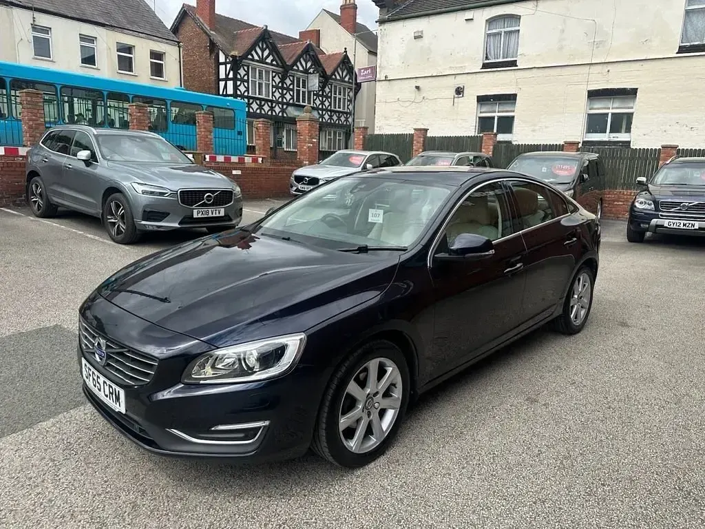 Usado Volvo S60 SE Lux 190 CV (139 kW) 2016 Azul Berlina