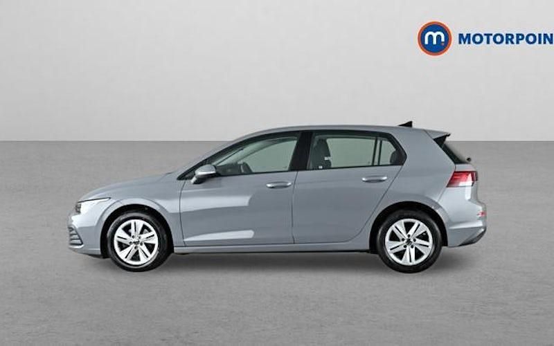 Second-hand VW Golf VIII Life 110 CP (80 kW) 2023 Gri Hatchback
