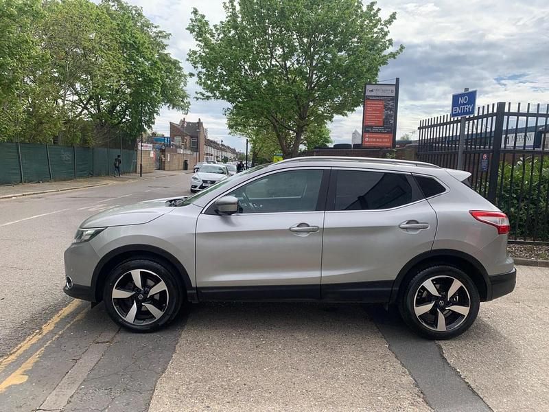 Used Nissan Qashqai N-TEC 115 HP (84 kW) 2015 Silver SUV