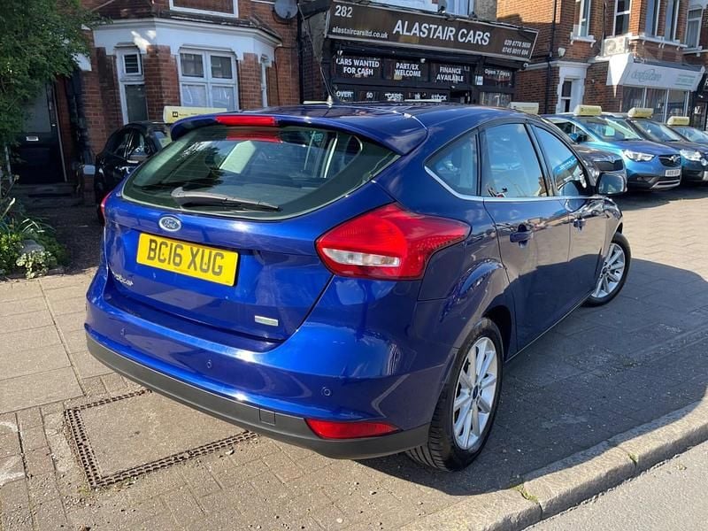 Used Ford Focus Titanium 125 HP (91 kW) 2016 Blue Hatchback