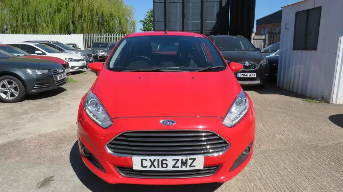 Usado Ford Fiesta Zetec 2016 Vermelho Citadino