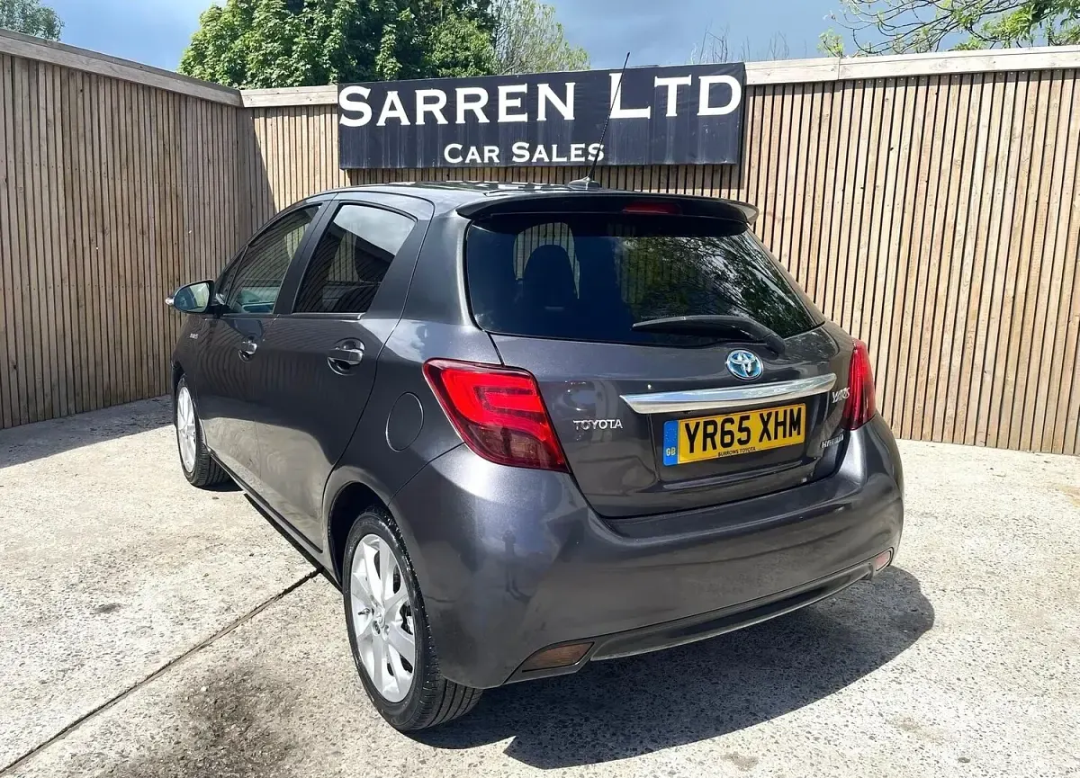Used Toyota Yaris Sport 101 HP (74 kW) 2015 Grey Hatchback