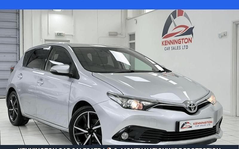 Usado Toyota Auris Design 112 HP (82 kW) 2017 Citadino