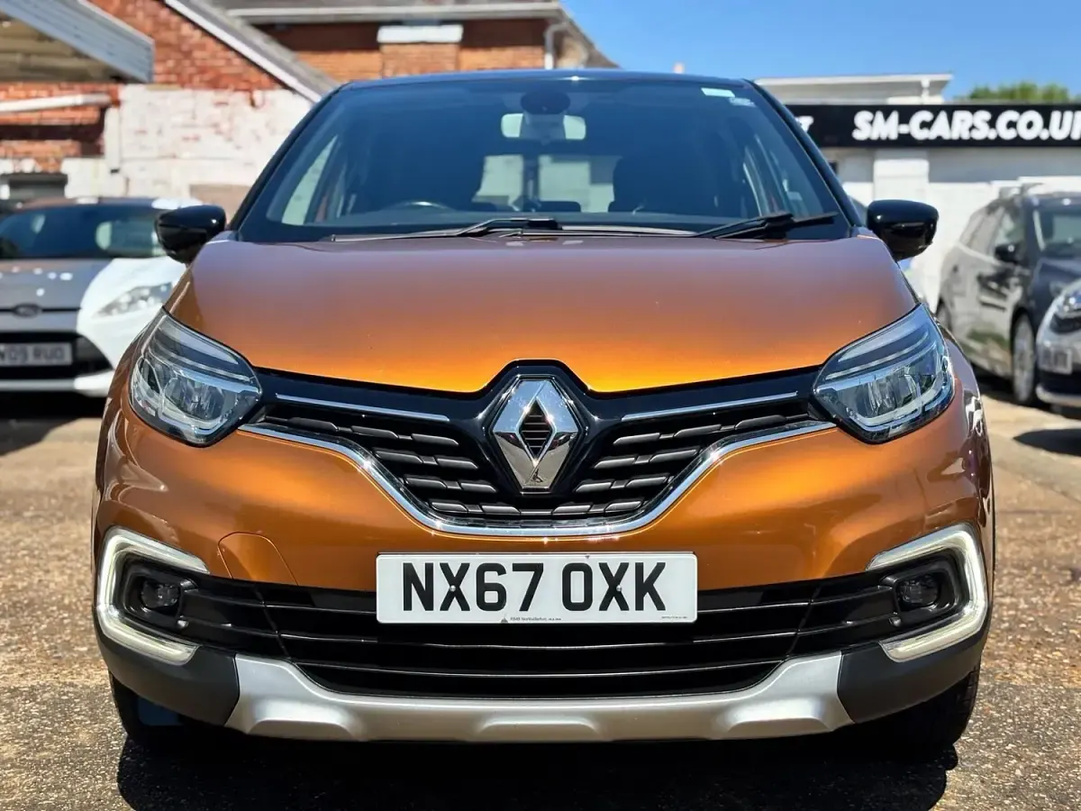 Used Renault Captur Dynamique 90 HP (66 kW) 2017 Orange/black SUV