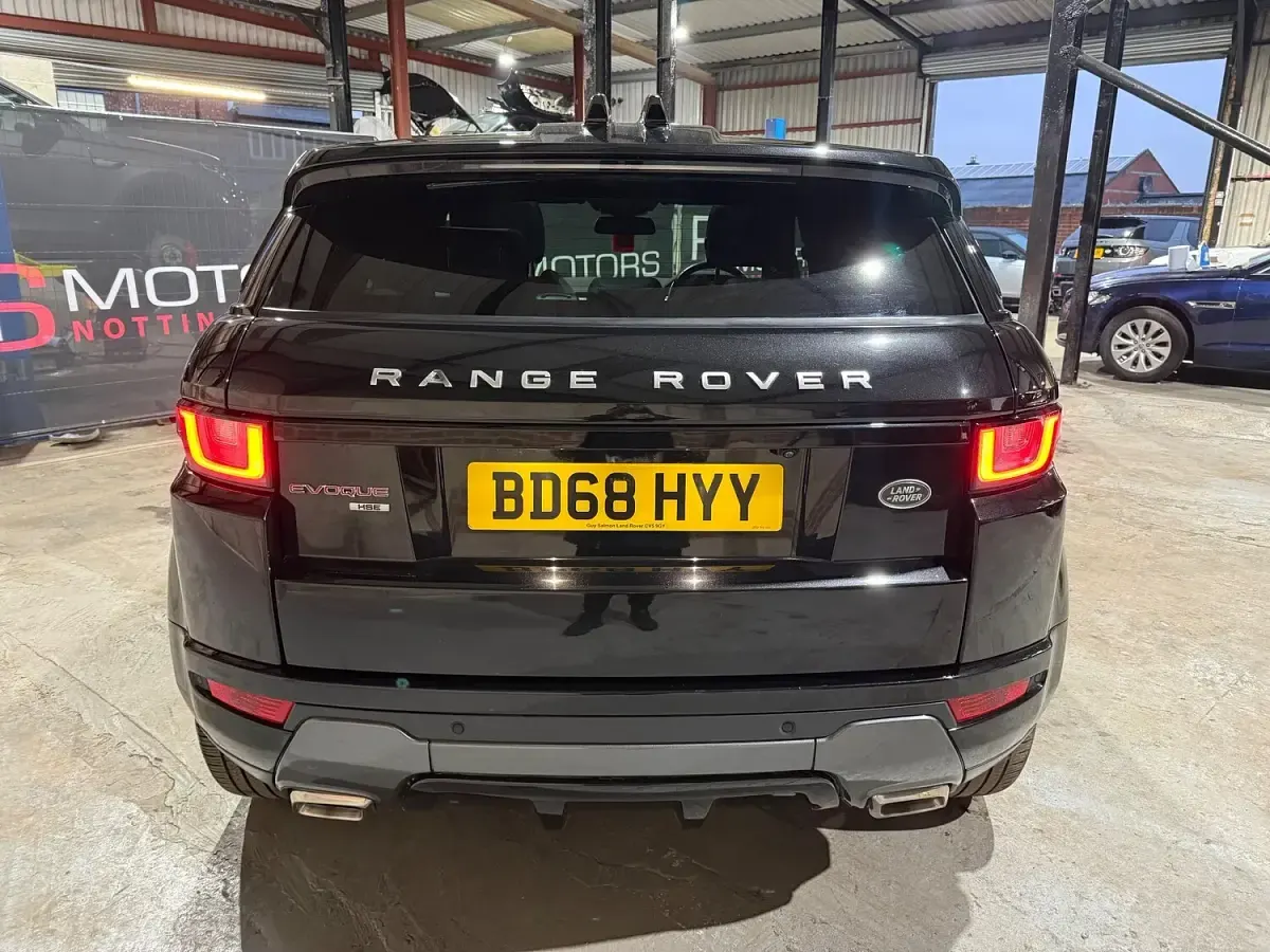 Used Land Rover Range Rover evoque HSE Dynamic 180 HP (132 kW) 2018 Black Estate