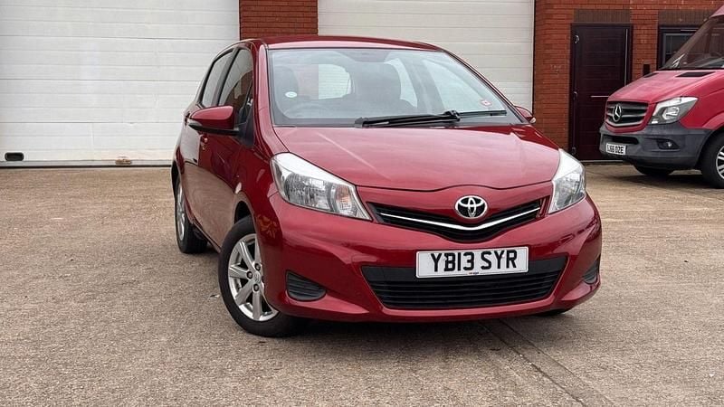 Used Toyota Yaris 2013 Red Hatchback
