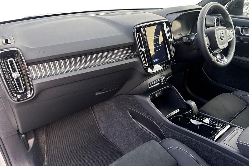 Used Volvo XC40 Ultra 163 HP (119 kW) 2024 White SUV