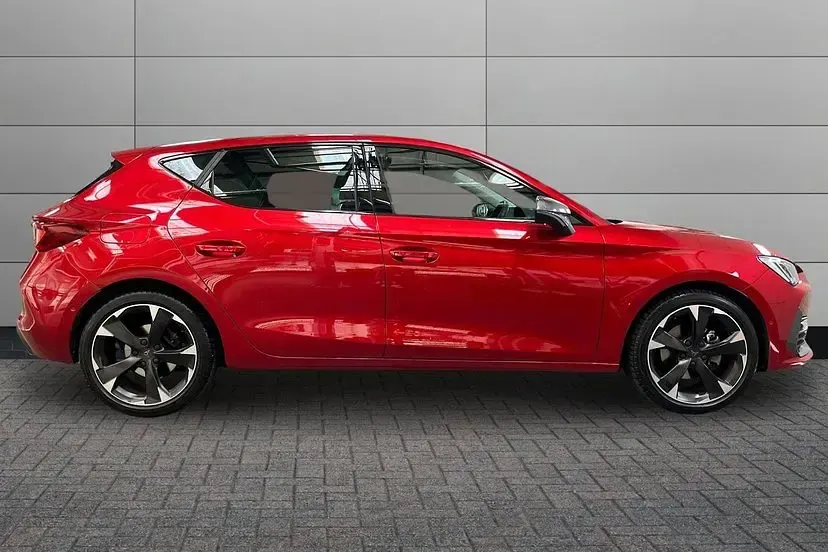 Used Cupra Leon 150 HP (110 kW) 2023 Desire red Hatchback