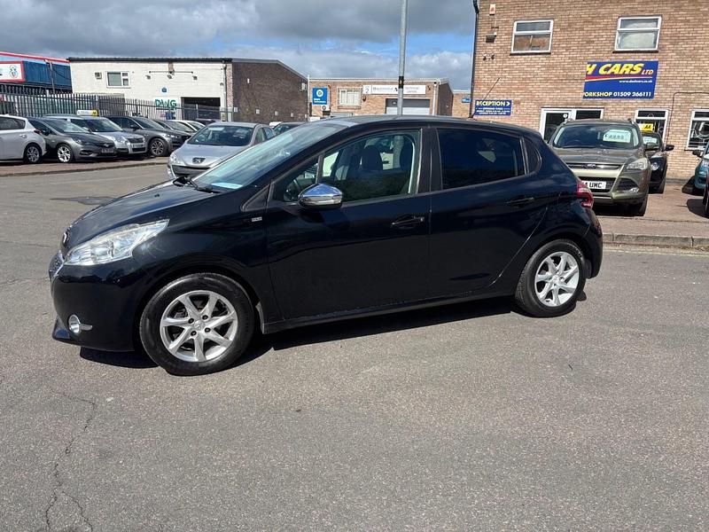 Used Peugeot 208 Style 82 HP (60 kW) 2015 Black Hatchback
