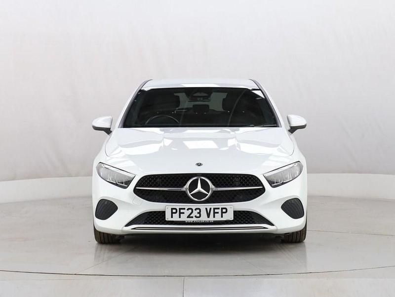 Used Mercedes A180 Executive 150 HP (110 kW) 2023 White Hatchback