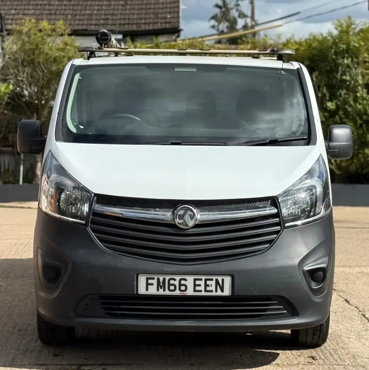 Second-hand Vauxhall Vivaro S 2017 Alb