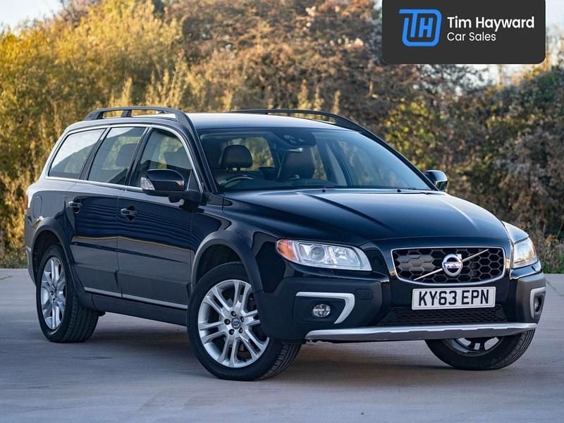 Black Used 2014 Volvo XC70 SE Lux Estate | £16,490 (Fair price) - Image 1/4