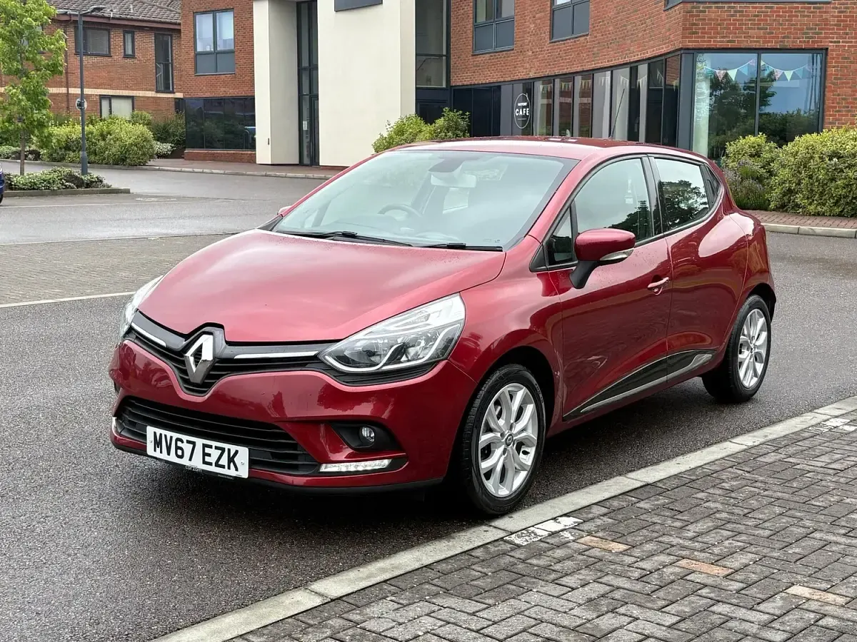 Used Renault Clio Dynamique 90 HP (66 kW) 2017 Red Hatchback
