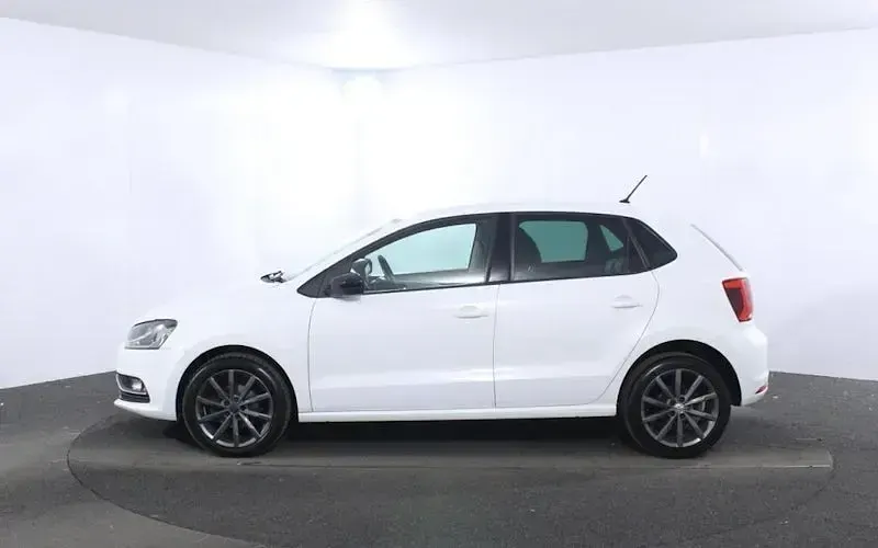 Used VW Polo Design 90 HP (66 kW) 2015 White Hatchback