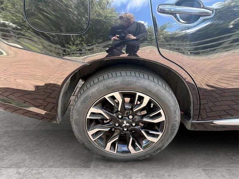 Used Mitsubishi Outlander P-HEV 200 HP (147 kW) 2017 Black Estate