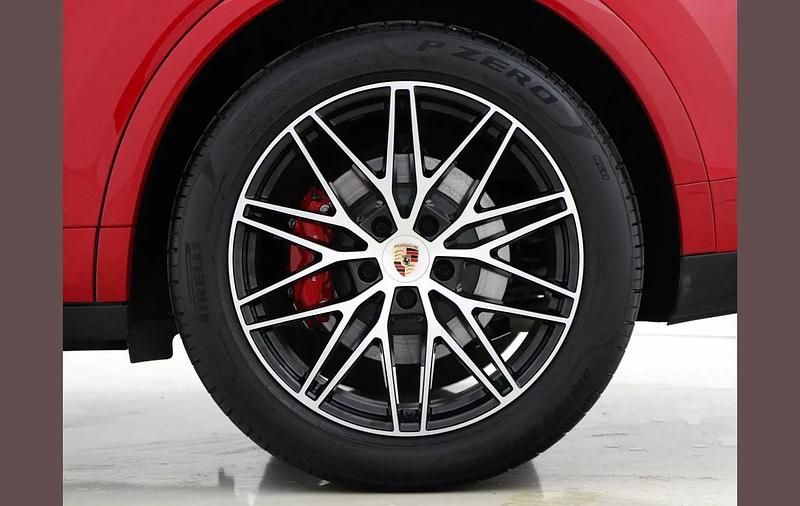 Used Porsche Cayenne S 468 HP (344 kW) 2024 Red SUV