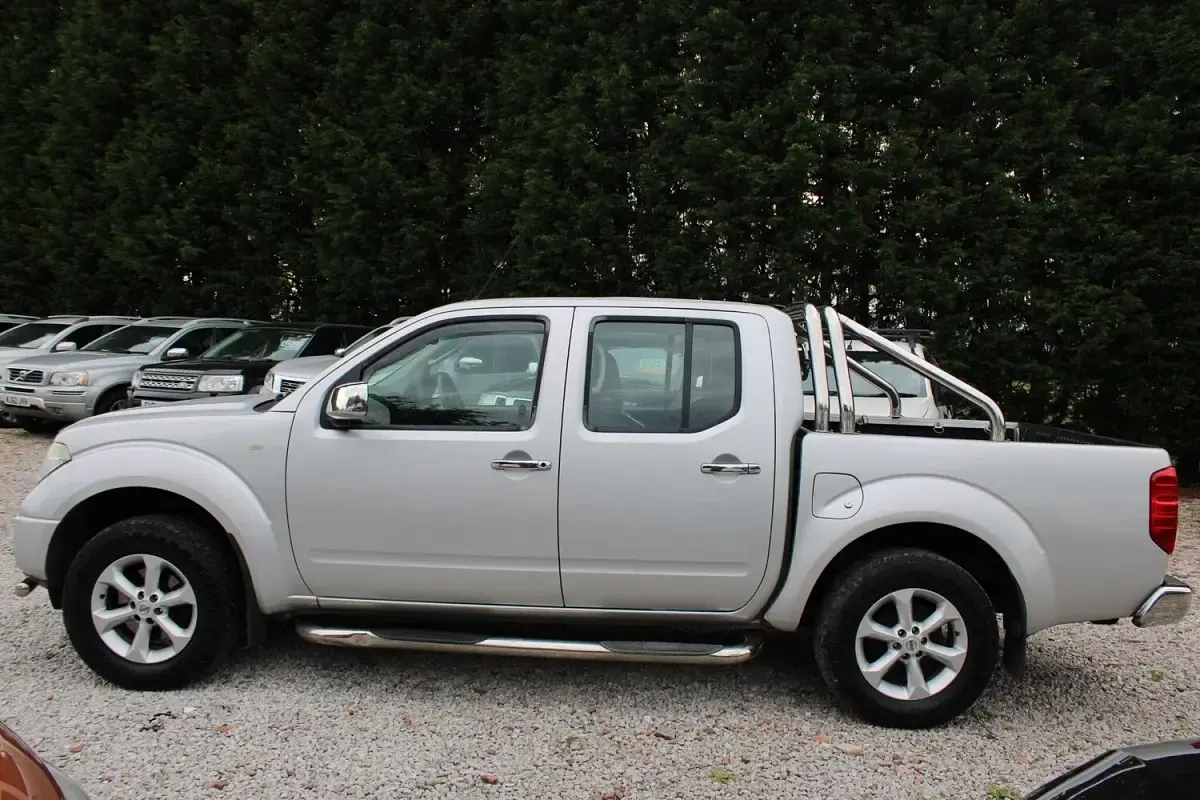 Used Nissan Navara SE 174 HP (127 kW) 2006 Silver Pickup