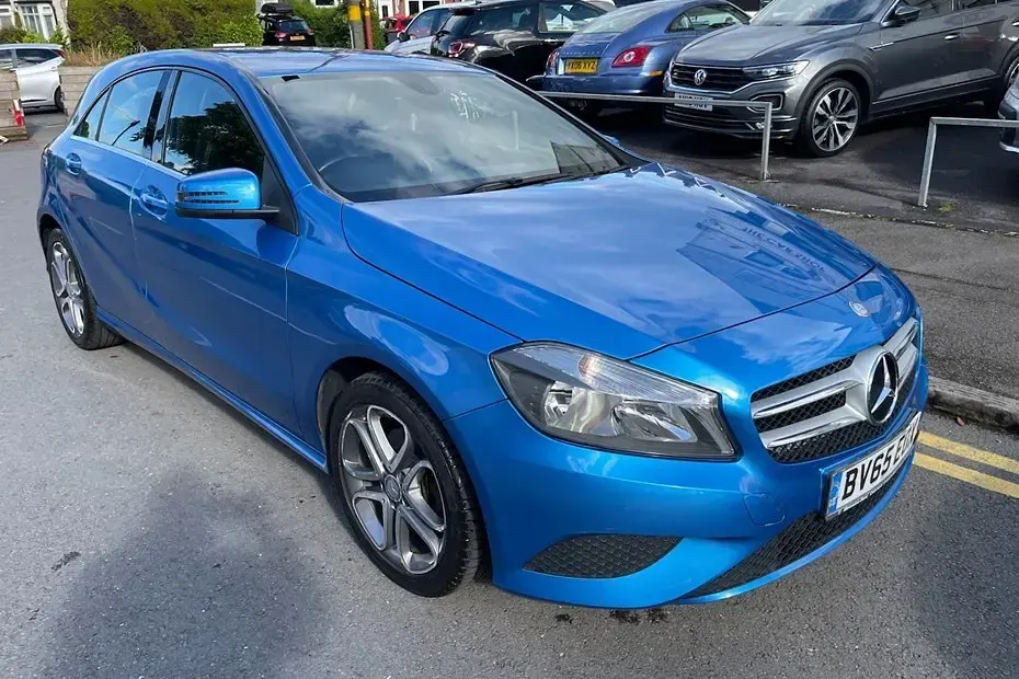 Used Mercedes A200 134 HP (98 kW) 2015 Blue Hatchback