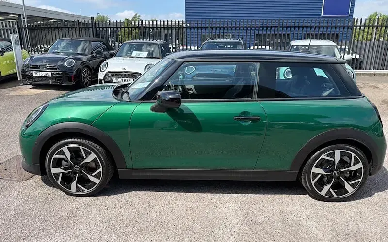 Nowe Mini Cooper Exclusive 114 kW (156 KM) 2025 Zielony Hatchback