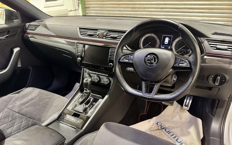 Używany Skoda Superb SportLine 190 KM (139 kW) 2017 Srebrny Kombi