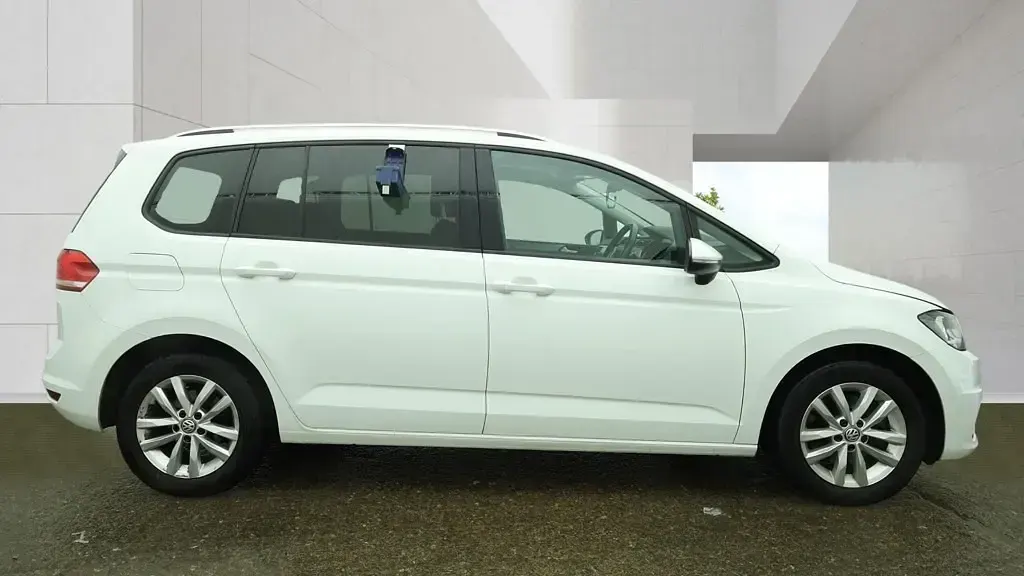Used VW Touran SE 115 HP (84 kW) 2019 White MPV