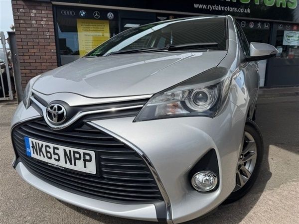 Silver Used 2015 Toyota Yaris Hatchback | £6,999 (Fair price) - Image 1/1