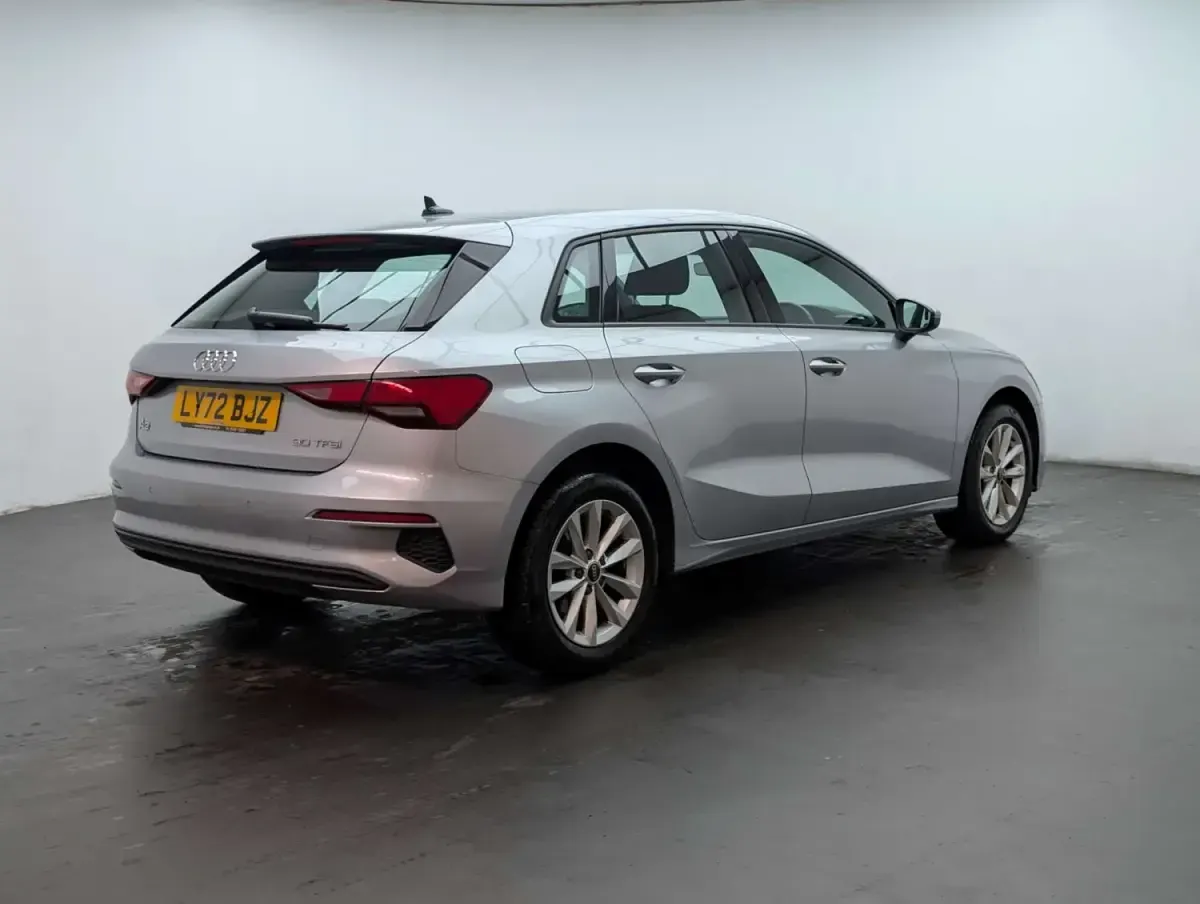 Second-hand Audi A3 Sportback Advanced 2022 Argintiu Hatchback