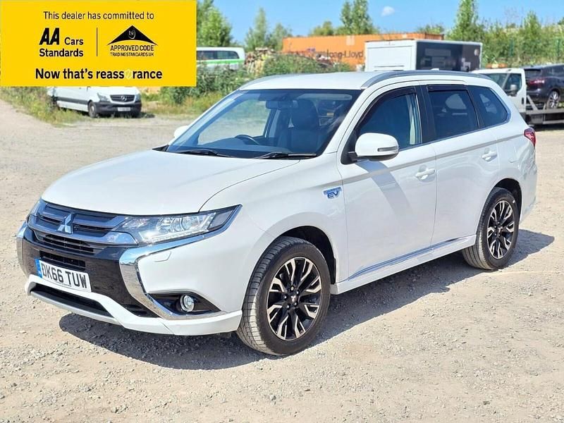 Used Mitsubishi Outlander P-HEV 2016 White SUV