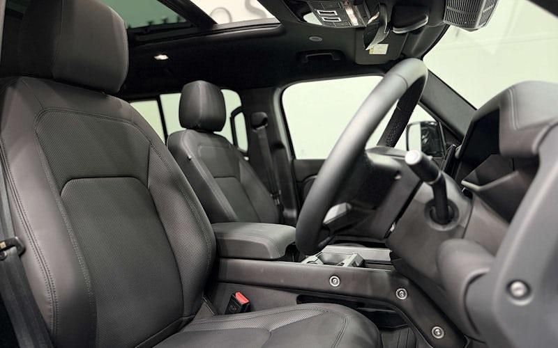 Used Land Rover Defender SE Dynamic 249 HP (183 kW) 2025 Grey SUV