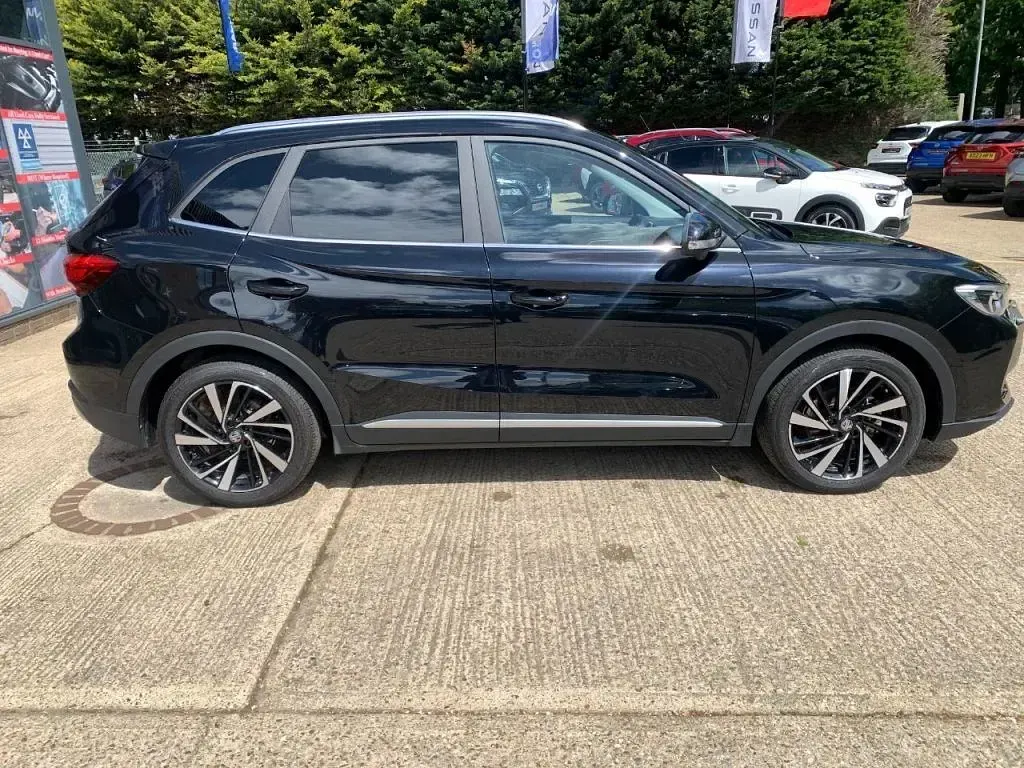 Usado MG ZS Trophy 196 HP (144 kW) 2025 Preto SUV