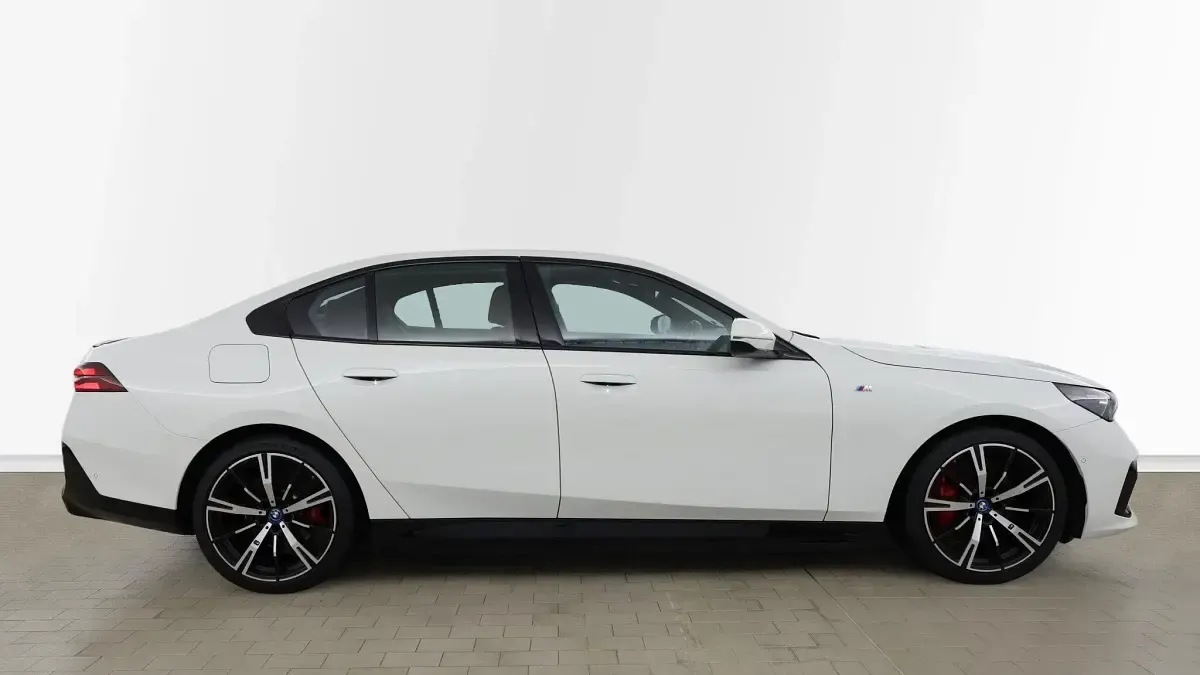 Used BMW i5 M Sport 250 kW (340 HP) 2024 White Sedan