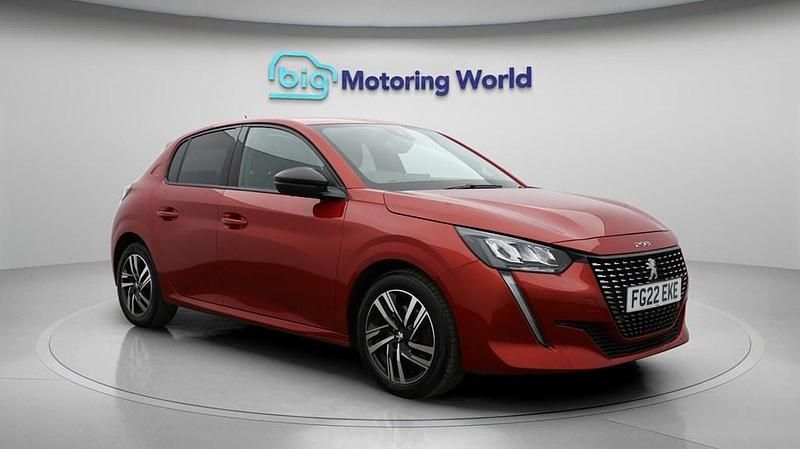 Used Peugeot 208 Allure Premium 100 HP (73 kW) 2022 Red Hatchback