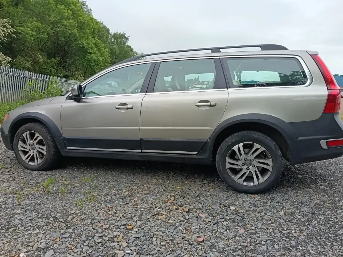 Used Volvo XC70 SE Lux 215 HP (158 kW) 2013 Gold Estate