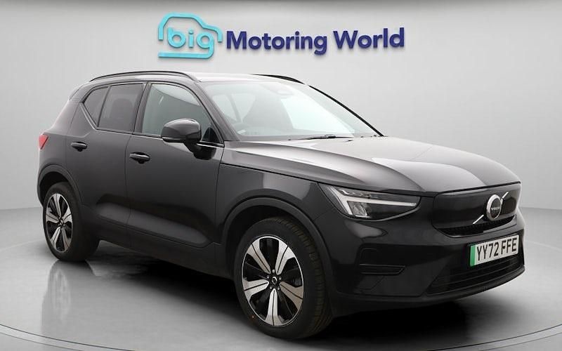 Black Used 2022 Volvo XC40 Core SUV | £20,100 (Fair price) - Image 1/4